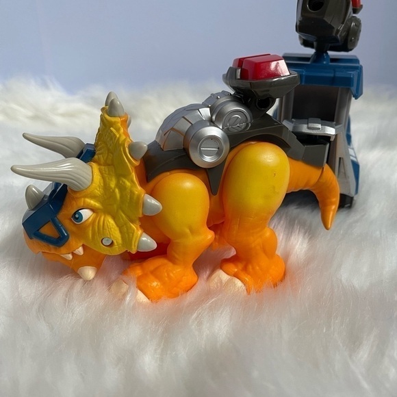 3/$20 ❤️ HASBRO Heroes Chomp Squad Yellow Triceratops with Jail Cell - Picture 3 of 4